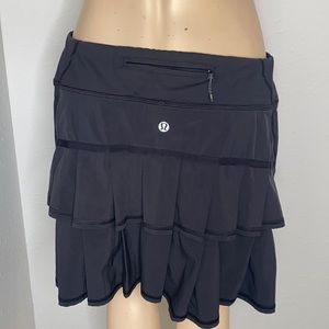 Lululemon pace setter skirt black size 6 tall flaw